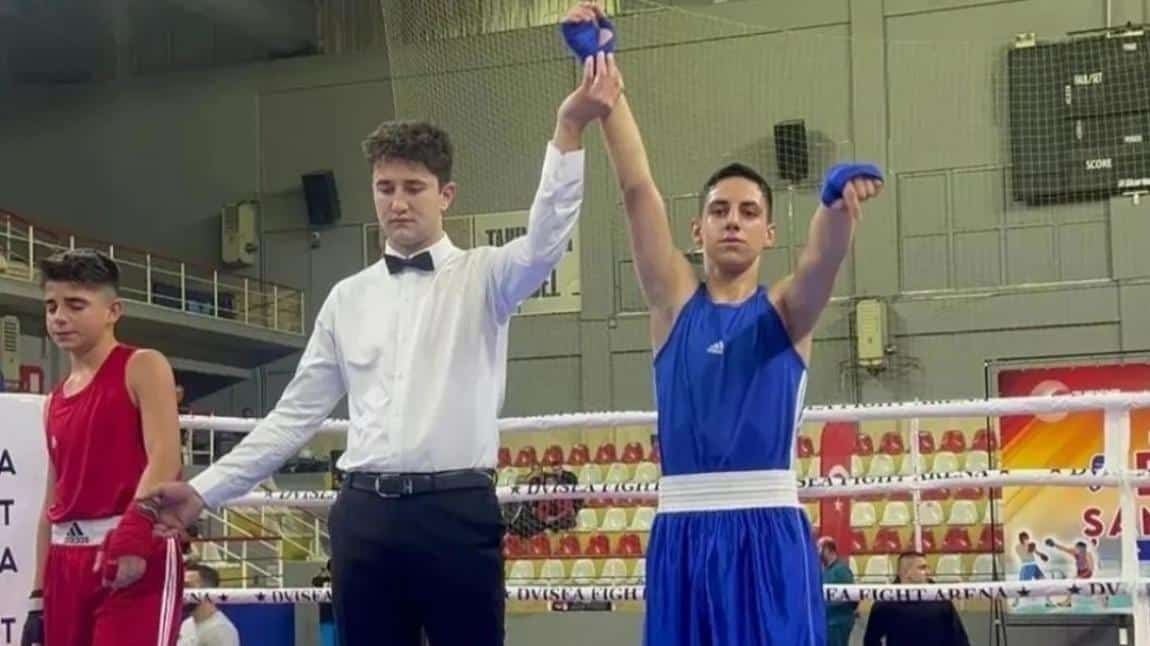 Öğrencimiz İsmail Hasan Aydoğdu, Boks şampiyonasında Türkiye Şampiyonu oldu.