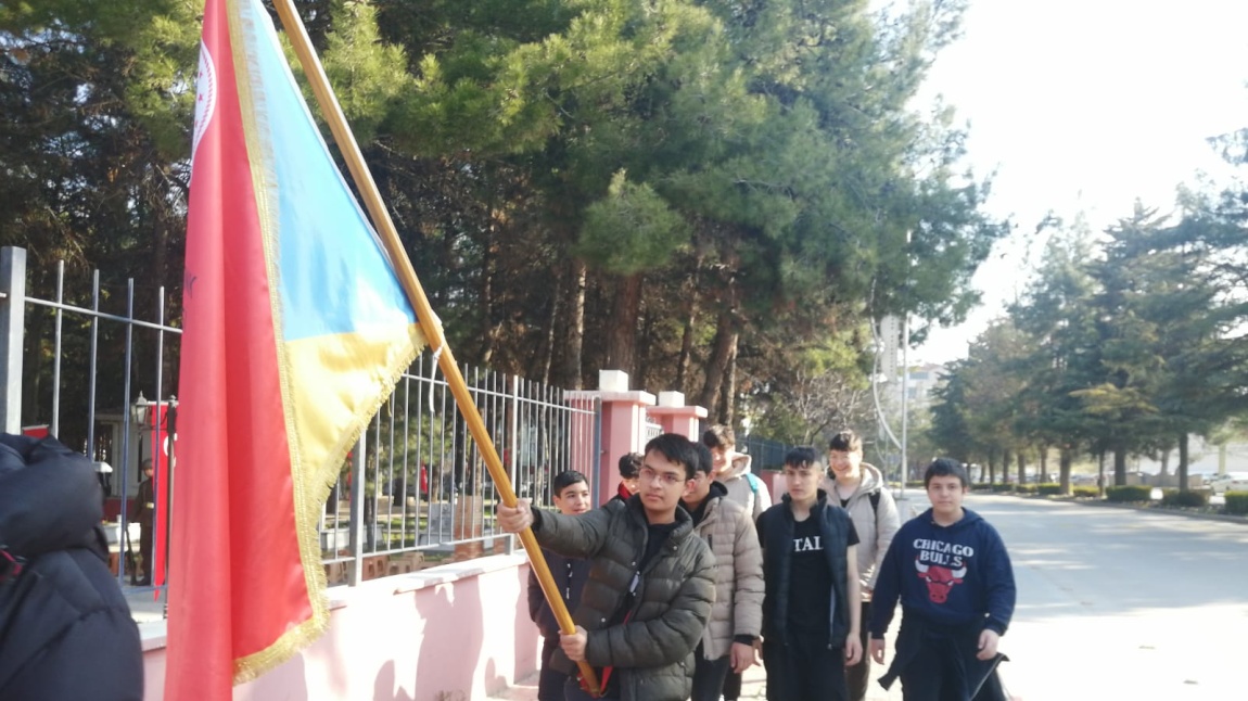 Öğrencilerimiz Burdur Asri mezarlığında yapılan 18 Mart Şehitler Günü törenine katıldı.