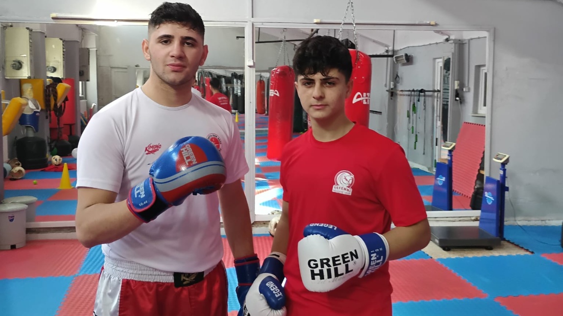 Kickboks müsabakalarında 94 kiloda Talat Atak il1.si ve 69 kiloda Muhammet Furkan Uzar  il 1.lisi olmuşlardır.