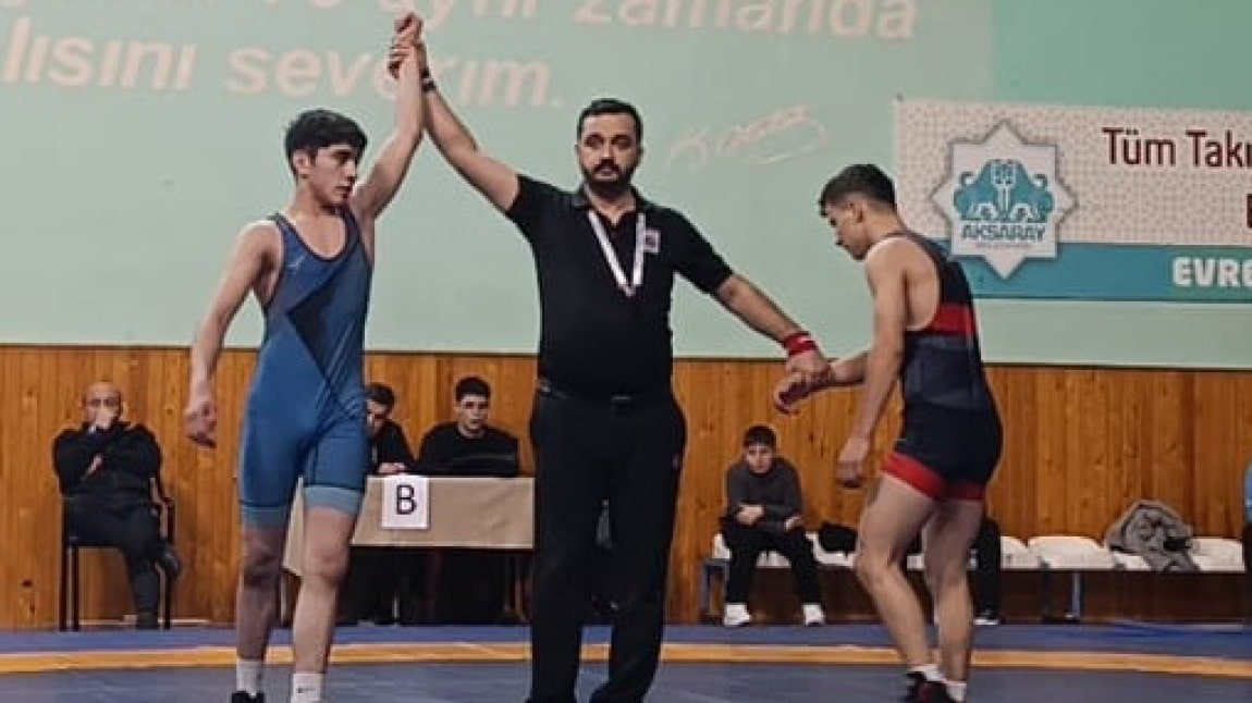 Gençler B Bölge şampiyonasında,  Öğrencimiz Nuri Samet OZEN 55kg serbest stilde Bölge 3.su olmuştur.