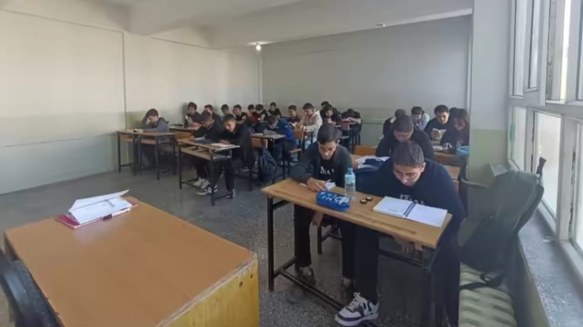 Okulumuzda her gün 20 dakika kitap okuma etkinliği devam ediyor